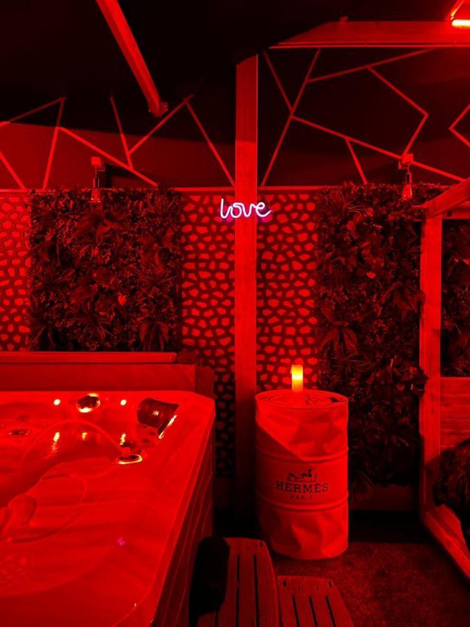 Отель L'Entrepot Secret Ним Экстерьер фото